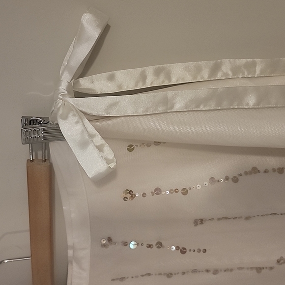 Long white skirt - Picture 3 of 8